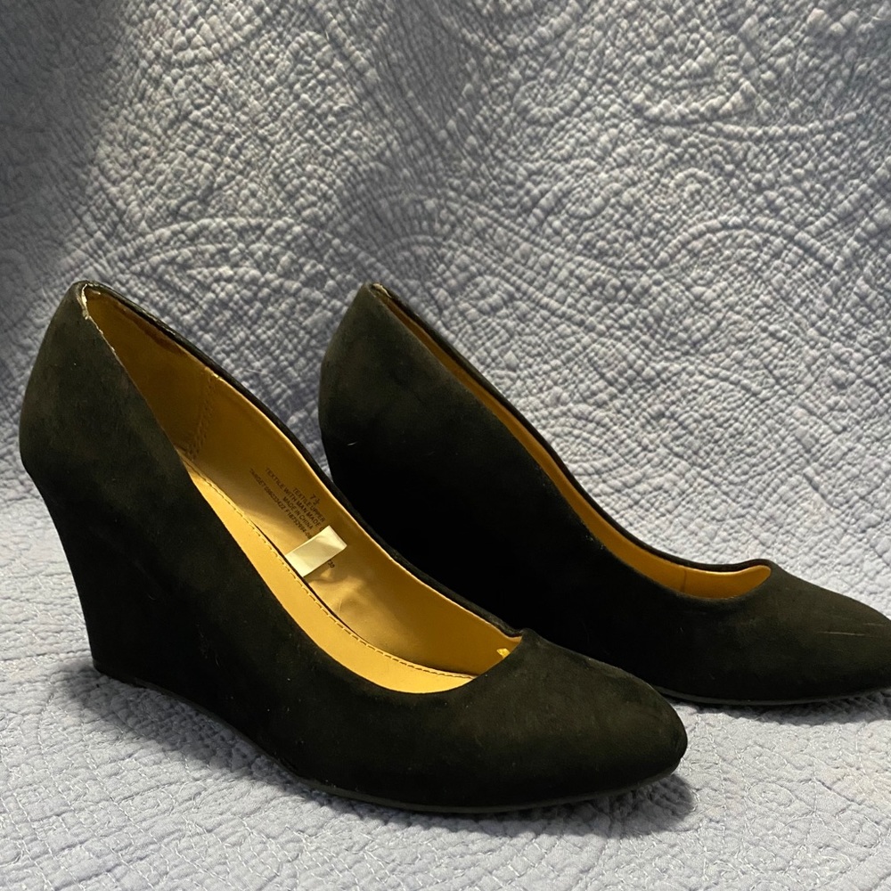 Merona black wedges size 7 1/2